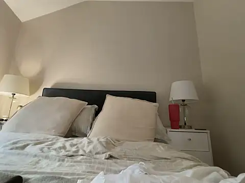 FrancescaXO online show from October 2025 02:18:01 PM
