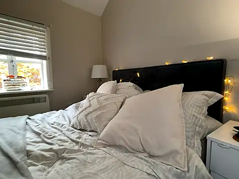 FrancescaXO online show from November 2025 02:31:02 PM