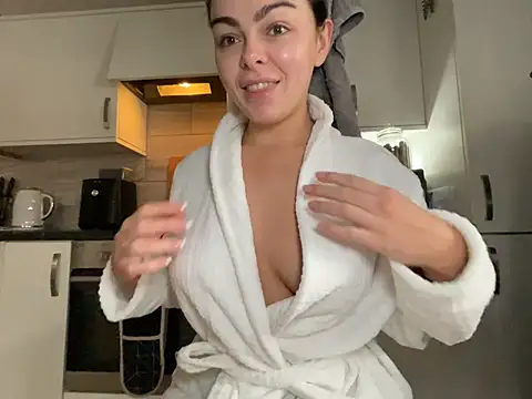 FrancescaXO online show from February 2026 09:30:01 AM