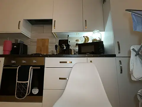 FrancescaXO online show from November 2025 06:25:01 AM