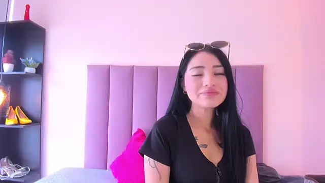 Snapshot of violet_myerrs chatting on December 2025 03:14:02 PM violet myerrs online show from December 2025 03:14:02 PM