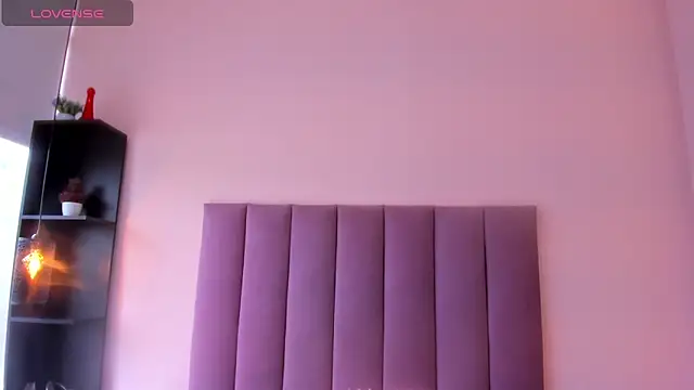 violet myerrs online show from December 2025 02:41:01 PM