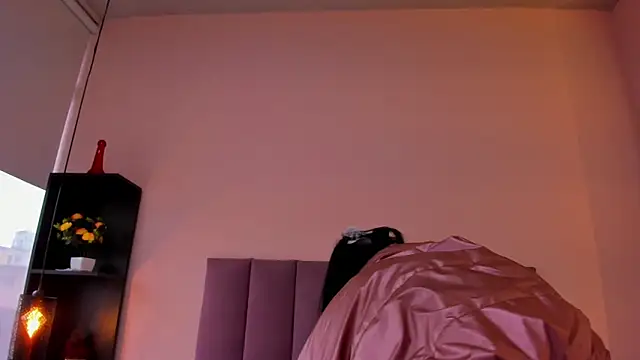 violet myerrs online show from April 2026 01:26:01 PM