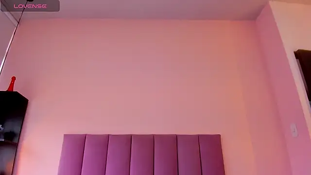 violet myerrs online show from December 2025 02:39:01 PM