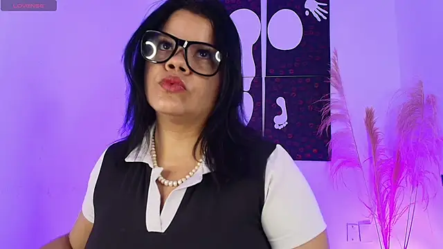 Iamlola  online show from October 2025 09:12:01 PM