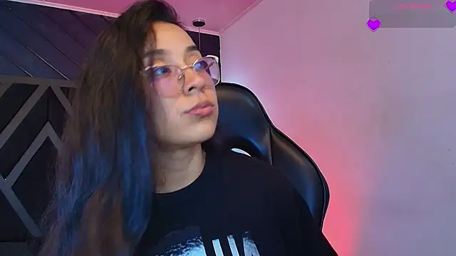 zoe martins  online show from March 2026 05:25:01 PM