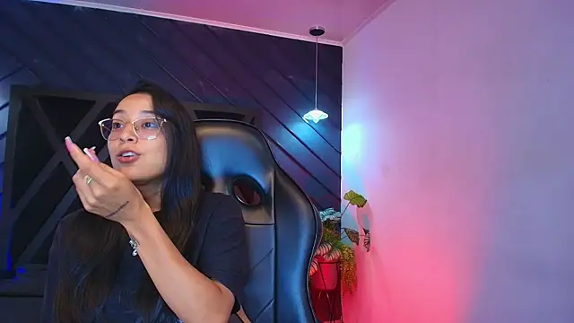 zoe martins  online show from April 2026 05:20:01 PM