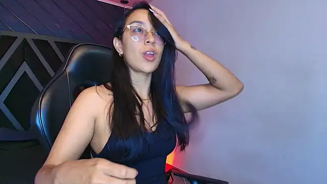 zoe martins  online show from April 2026 05:17:02 PM