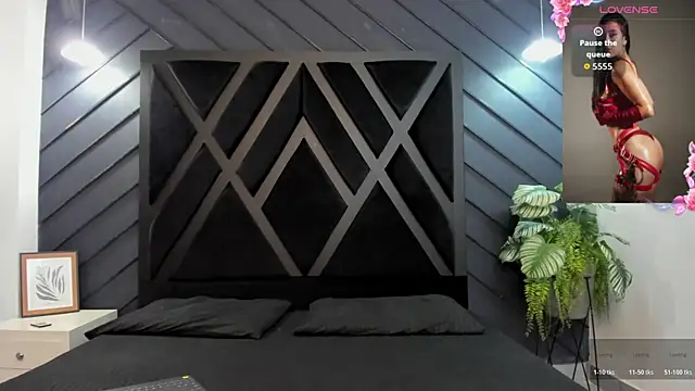 zoe martins  online show from November 2025 05:24:01 PM