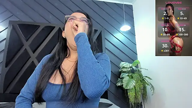 zoe martins  online show from November 2025 05:27:02 PM