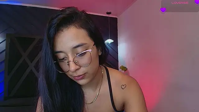 zoe martins  online show from March 2026 05:25:02 PM