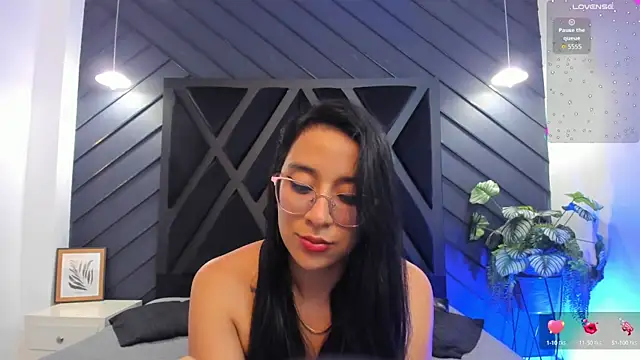 zoe martins  online show from September 2025 05:30:01 PM