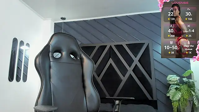 zoe martins  online show from November 2025 05:35:01 PM