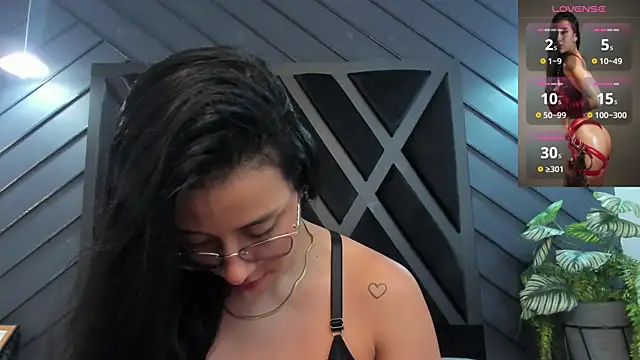 zoe martins  online show from November 2025 05:29:01 PM