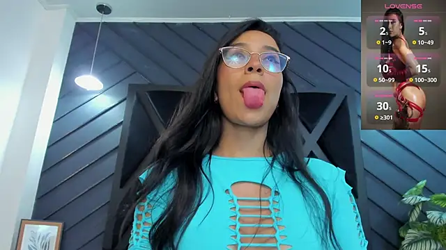 zoe martins  online show from November 2025 05:17:01 PM