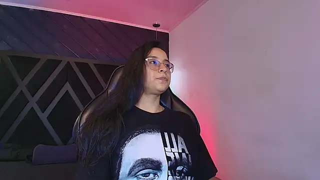 zoe martins  online show from April 2026 05:16:01 PM