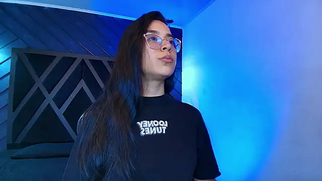 zoe martins  online show from March 2026 05:17:02 PM