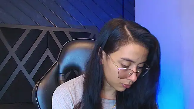 zoe martins  online show from March 2026 05:18:02 PM