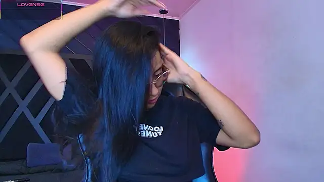 zoe martins  online show from March 2026 05:25:01 PM