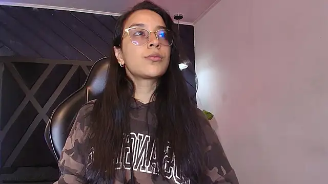 zoe martins  online show from March 2026 05:23:01 PM