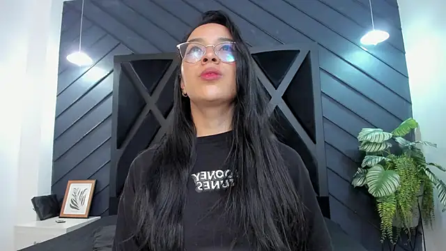 zoe martins  online show from November 2025 05:23:01 PM