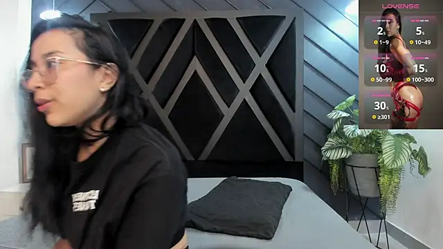 zoe martins  online show from November 2025 05:28:02 PM