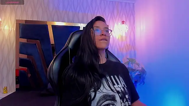 zoe martins  online show from February 2026 05:33:01 PM