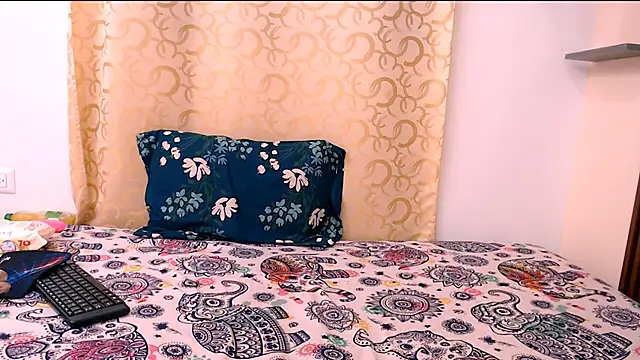 kimberly18cute online show from October 2025 12:33:01 AM