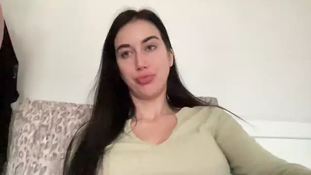 Snapshot of Talyo19 chatting on November 2025 12:43:01 PM Talyo19 online show from November 2025 12:43:01 PM