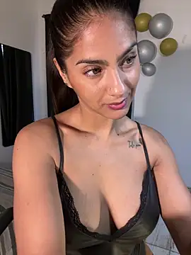 chicachocolate01 online show from April 2026 09:32:02 PM