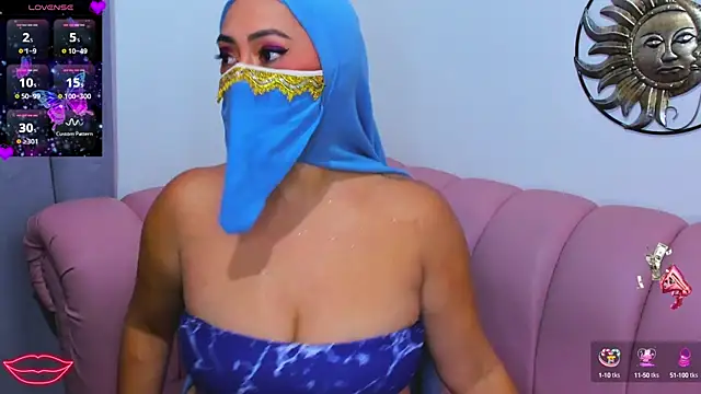 Aisha Malek online show from October 2025 07:33:01 PM