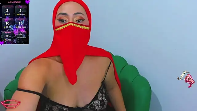 Aisha Malek online show from October 2025 09:49:02 PM