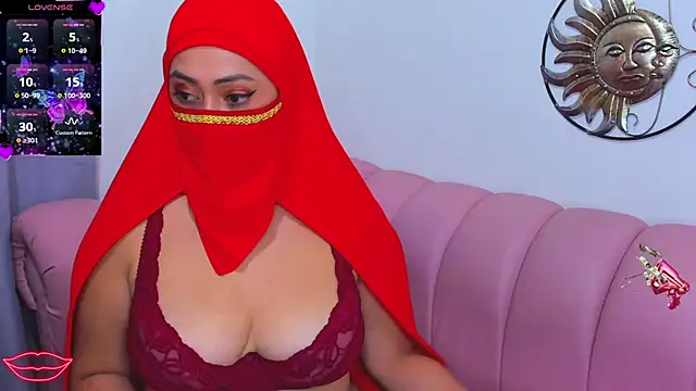 Aisha Malek online show from October 2025 07:37:01 PM
