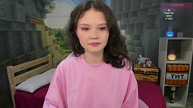 Snapshot of EmilyChaves chatting on September 2025 03:41:02 PM EmilyChaves online show from September 2025 03:41:02 PM