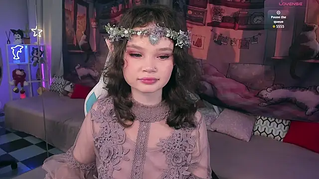 Snapshot of EmilyChaves chatting on October 2025 04:28:02 PM EmilyChaves online show from October 2025 04:28:02 PM