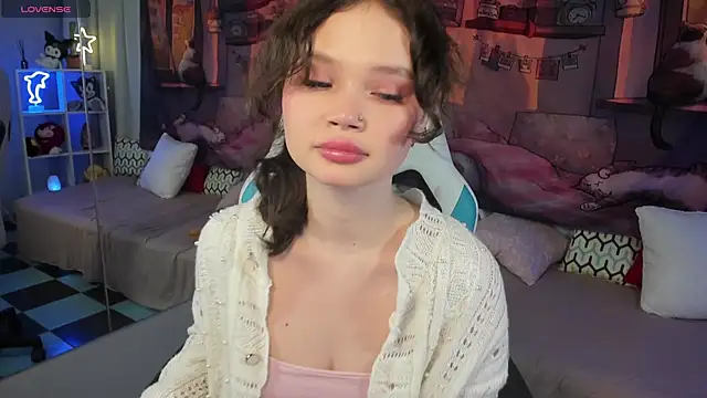 Snapshot of EmilyChaves chatting on November 2025 05:38:01 PM EmilyChaves online show from November 2025 05:38:01 PM