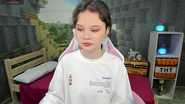 Snapshot of EmilyChaves chatting on September 2025 10:49:02 PM EmilyChaves online show from September 2025 10:49:02 PM