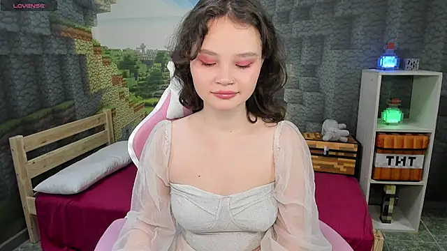 Snapshot of EmilyChaves chatting on September 2025 06:33:01 PM EmilyChaves online show from September 2025 06:33:01 PM