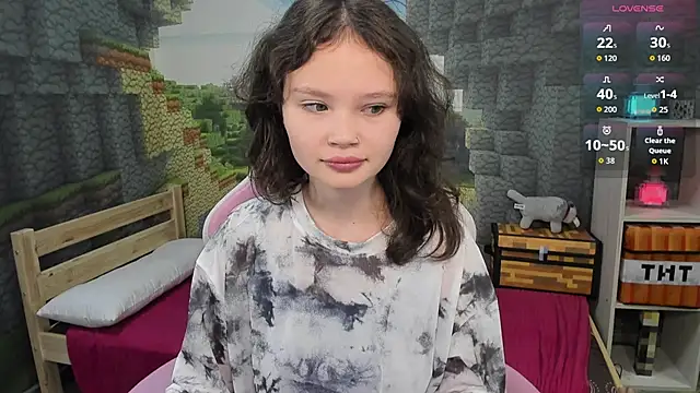 Snapshot of EmilyChaves chatting on October 2025 05:10:01 PM EmilyChaves online show from October 2025 05:10:01 PM