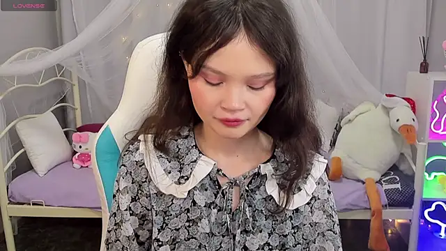 Snapshot of EmilyChaves chatting on December 2025 04:36:01 AM EmilyChaves online show from December 2025 04:36:01 AM