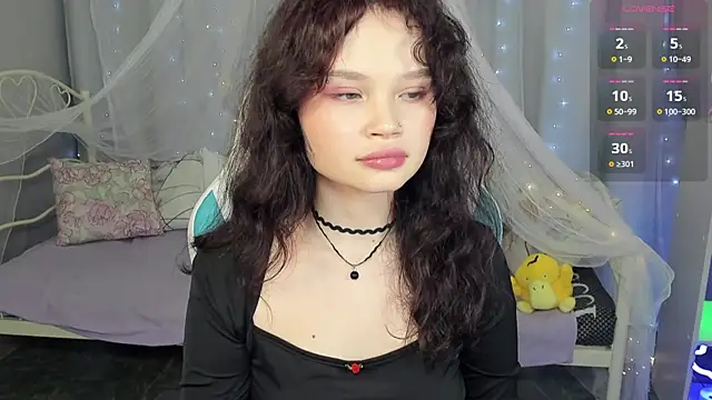 Snapshot of EmilyChaves chatting on April 2026 06:19:01 AM EmilyChaves online show from April 2026 06:19:01 AM