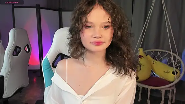 Snapshot of EmilyChaves chatting on October 2025 02:29:01 PM EmilyChaves online show from October 2025 02:29:01 PM