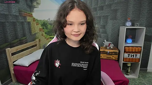 Snapshot of EmilyChaves chatting on September 2025 04:57:01 PM EmilyChaves online show from September 2025 04:57:01 PM