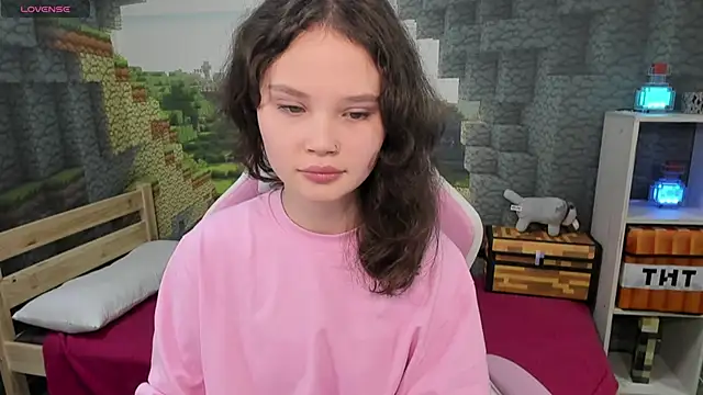 Snapshot of EmilyChaves chatting on October 2025 06:20:01 PM EmilyChaves online show from October 2025 06:20:01 PM