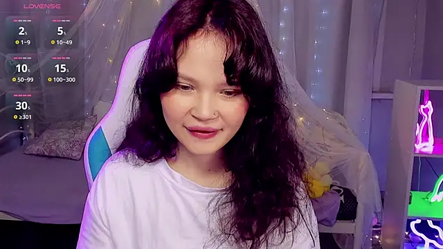 Snapshot of EmilyChaves chatting on April 2026 06:14:01 AM EmilyChaves online show from April 2026 06:14:01 AM