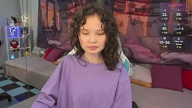 Snapshot of EmilyChaves chatting on October 2025 06:12:02 PM EmilyChaves online show from October 2025 06:12:02 PM