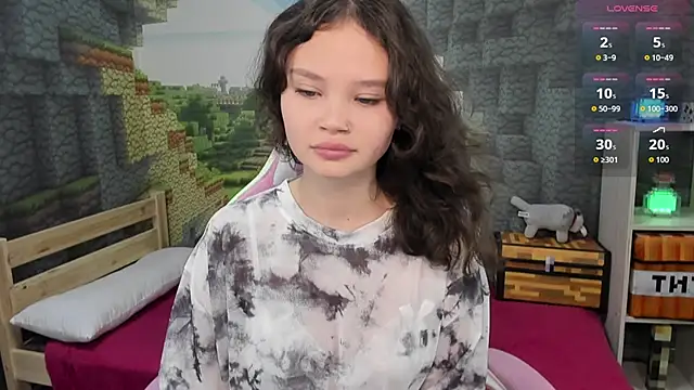 Snapshot of EmilyChaves chatting on October 2025 05:57:01 PM EmilyChaves online show from October 2025 05:57:01 PM