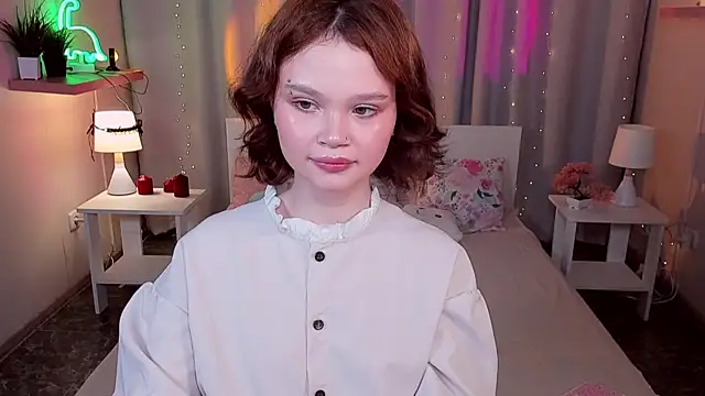 Snapshot of EmilyChaves chatting on June 2026 09:14:01 AM EmilyChaves online show from June 2026 09:14:01 AM