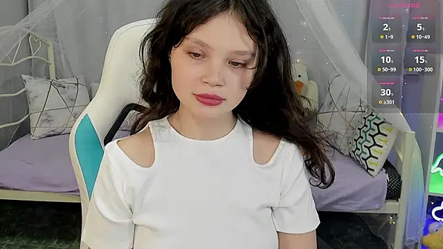 Snapshot of EmilyChaves chatting on February 2026 07:40:02 AM EmilyChaves online show from February 2026 07:40:02 AM