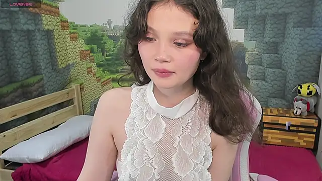 Snapshot of EmilyChaves chatting on November 2025 05:35:01 PM EmilyChaves online show from November 2025 05:35:01 PM